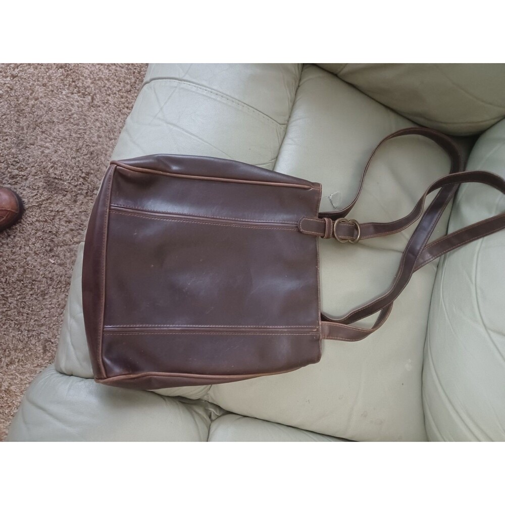 LIZ CLAIBORNE BROWN VINYL POCKET BOOK SNAP CLOSURE SHOULDER SRAPS